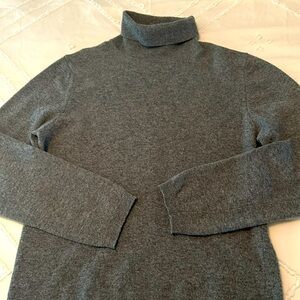 SISLEY pure wool turtleneck.